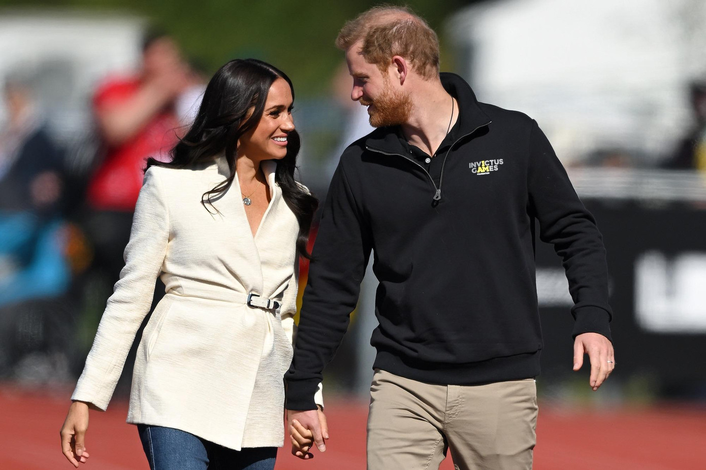 Vị trí của Harry và Meghan trong gia đình Hoàng gia Anh đã gần chạm đáy. Ảnh: Page Six.