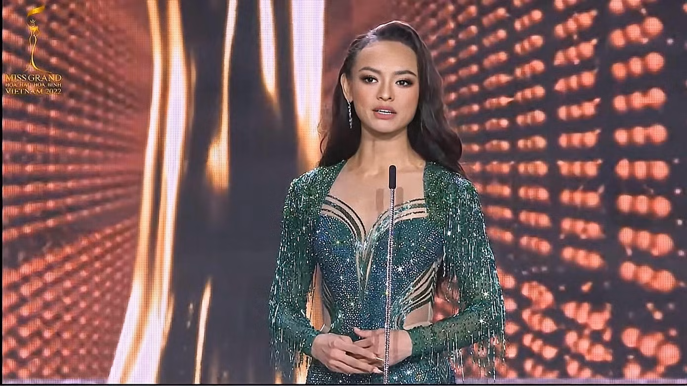 Top 5 trả lời phần thi ứng xử.