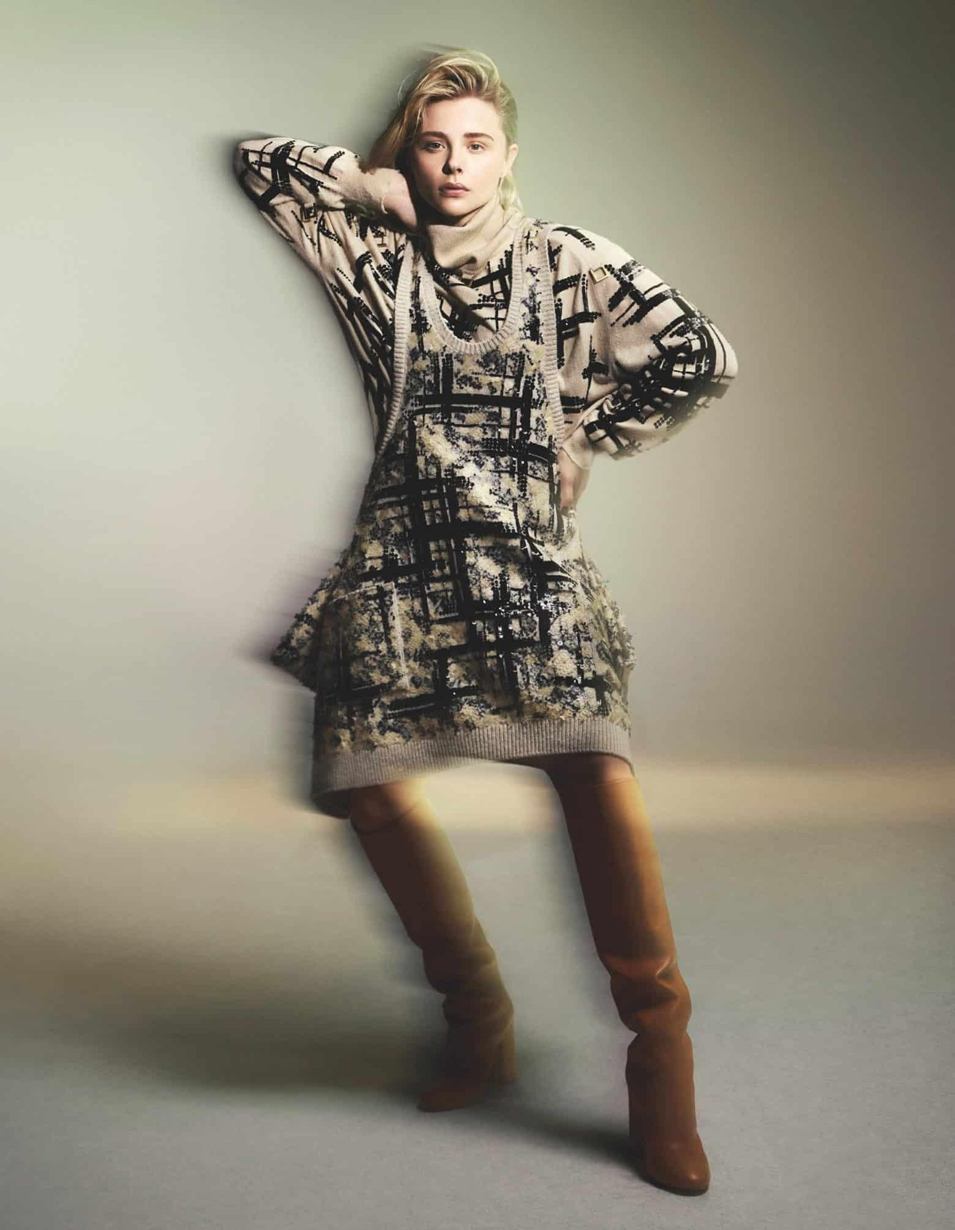 Chloë hiện tại đã thoát khỏi mặc cảm ngoại hình và tự tin với phiên bản tốt nhất. Ảnh: Hunger