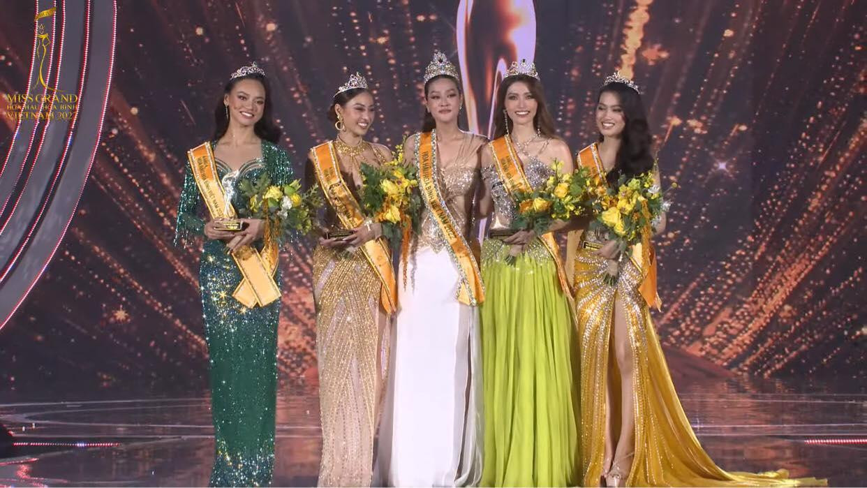 Hoa hậu Thiên Ân và các Á hậu.