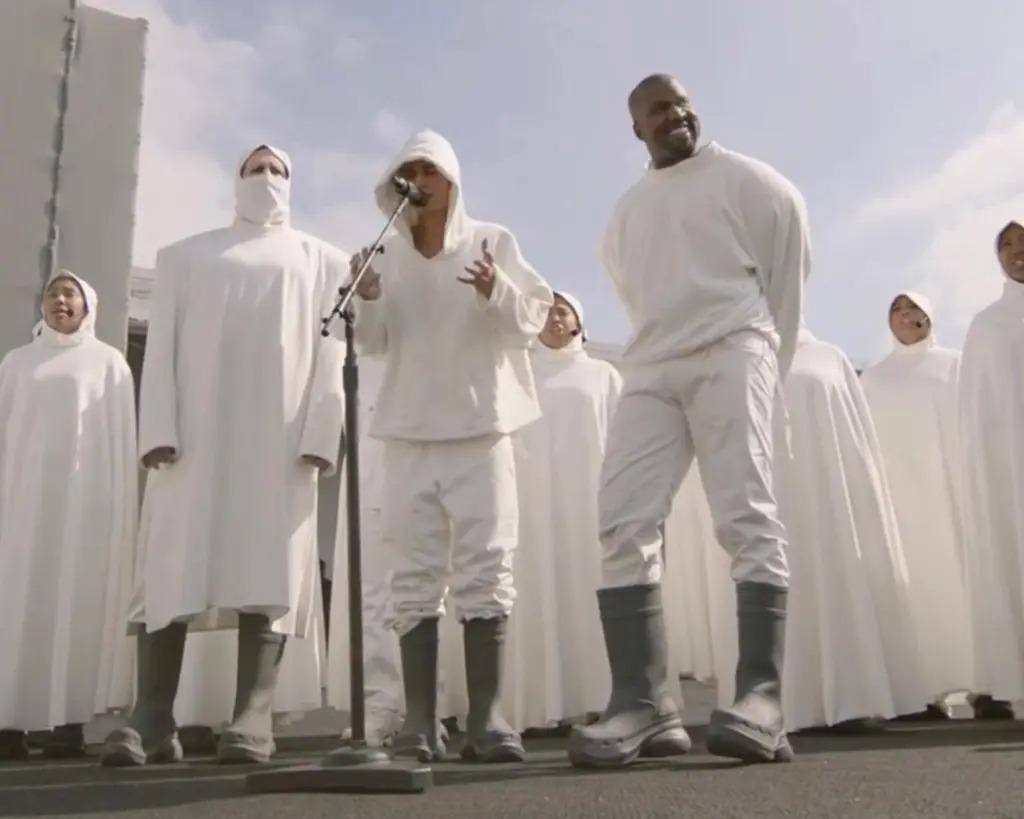 Justin biểu diễn tại sự kiện Sunday Service do Kanye tổ chức. Ảnh: Twitter.