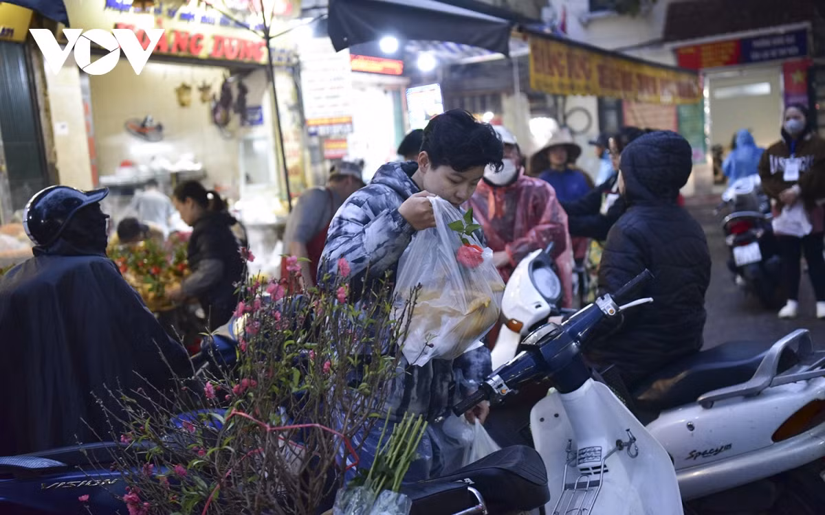 Mặc dù giá cả đắt đỏ, nhưng vẫn được người Hà Nội ưa chuộng.