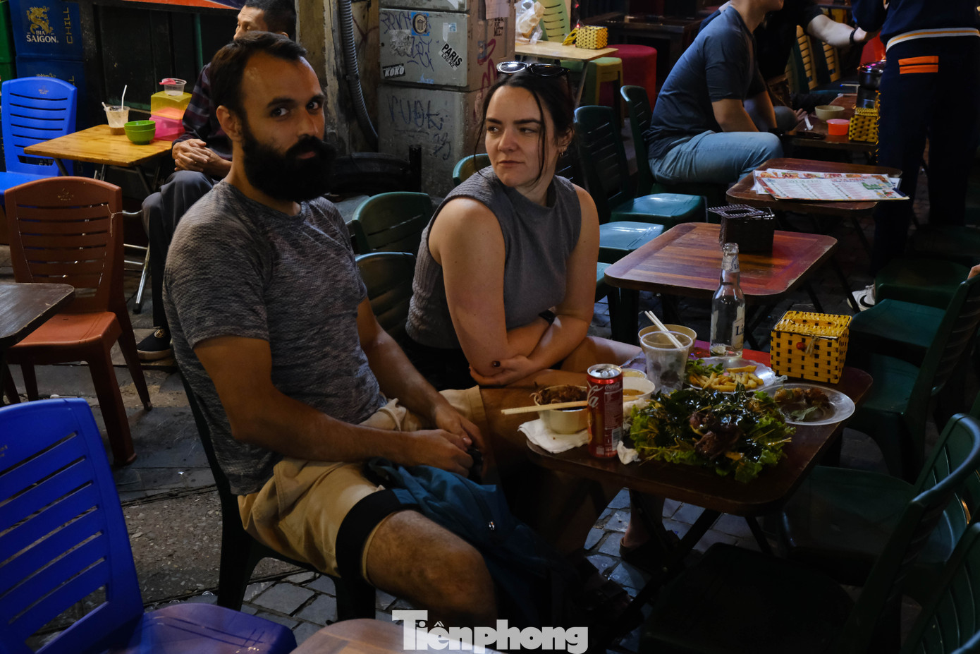 Ngoài ra, ẩm thực tại khu phố cũng rất đa dạng. Một du khách cảm thấy món chim quay đi kèm nước uống có ga hết sức hợp khẩu vị với anh.