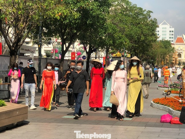 COVID-19 khiến ngành du lịch Việt Nam vào trạng thái "đóng băng" khi đang tăng trưởng vượt bậc.