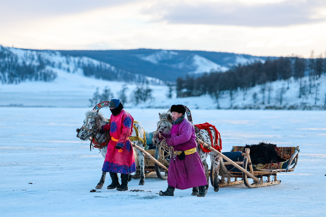 Tháng 11/2023, Việt Nam và Mông Cổ cùng ký Hiệp định miễn thị thực đối với công dân Việt Nam. Do đó, người Việt Nam đi du lịch Mông Cổ không cần xin visa mà sẽ được cấp thị thực ngay tại cửa khẩu sân bay. Cho đến nay, Mông Cổ vẫn được du khách Việt Nam quan tâm bởi còn giữ nhiều nét sống văn hoá cổ xưa, đi kèm cảnh thiên nhiên hoang sơ.