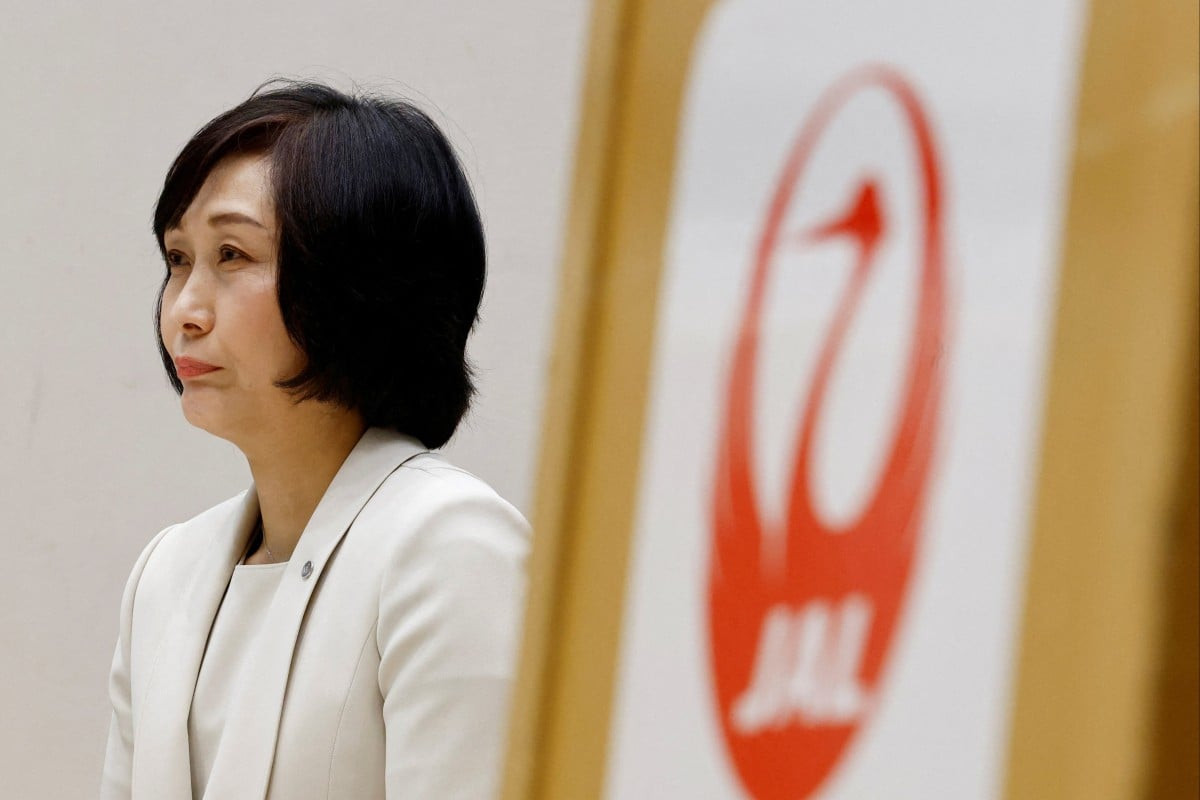 Bà Mitsuko Tottori trở thành nữ chủ tịch đầu tiên của Japan Airlines. Bà Mitsuko Tottori trở thành nữ chủ tịch đầu tiên của Japan Airlines.