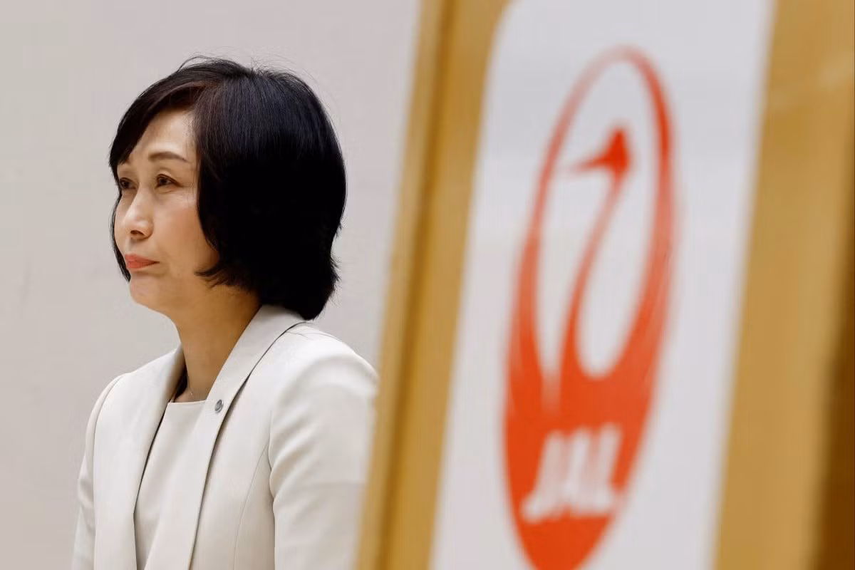 Bà Mitsuko Tottori trở thành nữ chủ tịch đầu tiên của Japan Airlines. Bà Mitsuko Tottori trở thành nữ chủ tịch đầu tiên của Japan Airlines.