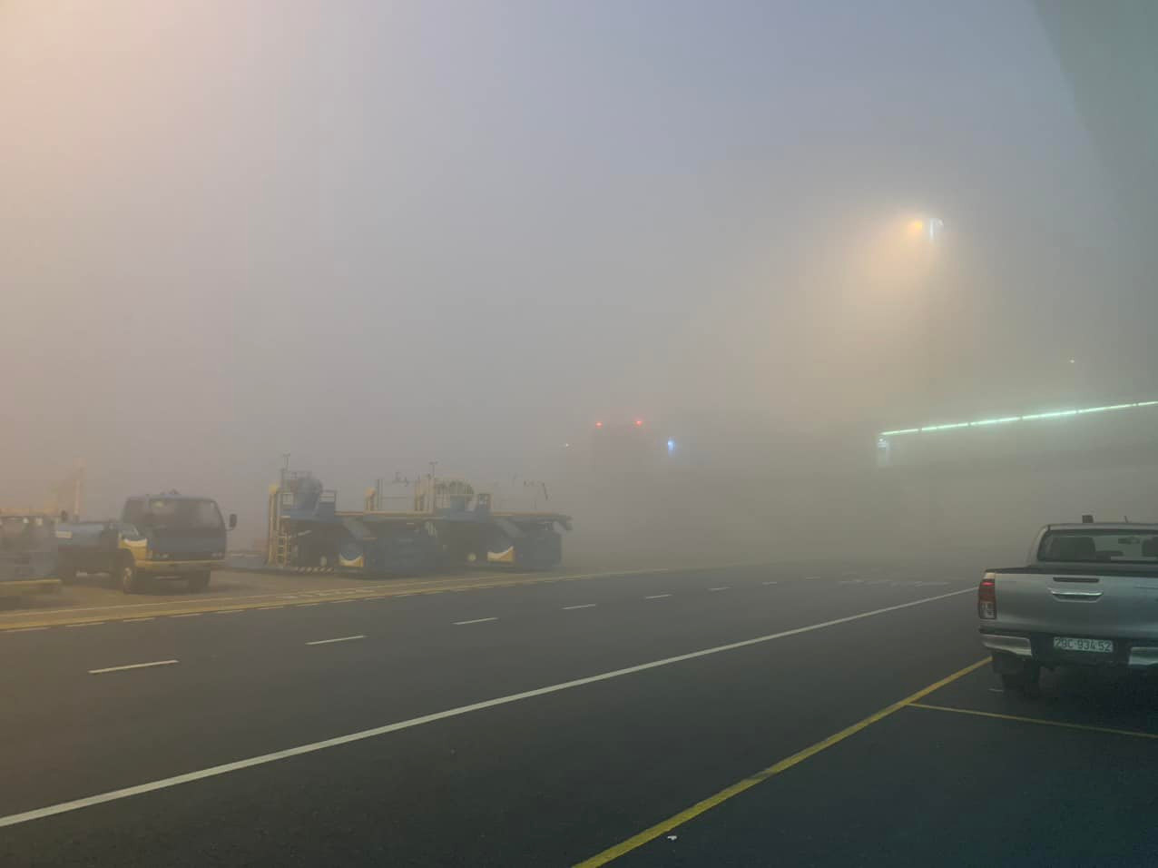 Phi công gặp khó khăn trong quá trình điều khiển tàu bay dưới mây mù (Ảnh: NIA).