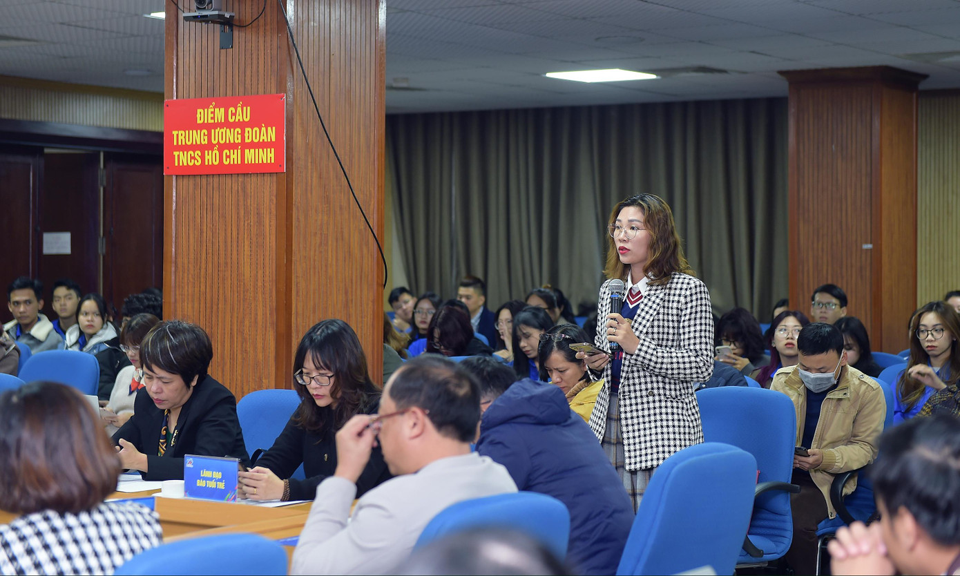 Tại buổi họp báo các phóng viên đã đặt nhiều câu hỏi tới Ban Tổ chức. Được sự phân công của chủ trì, các trưởng ban đơn vị T.Ư Đoàn trao đổi nhiều nội dung liên quan đến đại hội. Ảnh: Xuân Tùng Tại buổi họp báo các phóng viên đã đặt nhiều câu hỏi tới Ban Tổ chức. Được sự phân công của chủ trì, các trưởng ban đơn vị T.Ư Đoàn trao đổi nhiều nội dung liên quan đến đại hội. Ảnh: Xuân Tùng