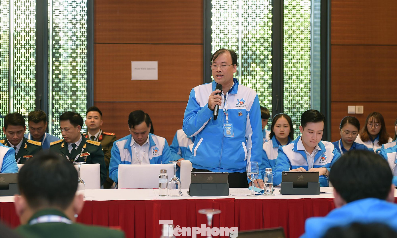 Anh Thiệu Minh Quỳnh chia sẻ tại diễn đàn. Ảnh: Xuân Tùng