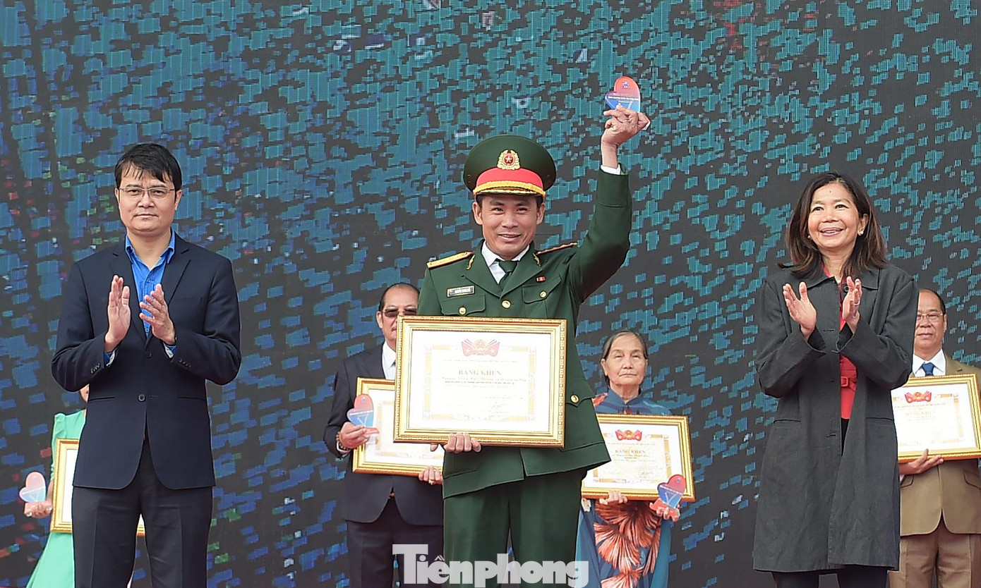 Vinh danh 19 cá nhân, tập thể đạt Giải thưởng Tình nguyện Quốc gia năm 2022 ảnh 7