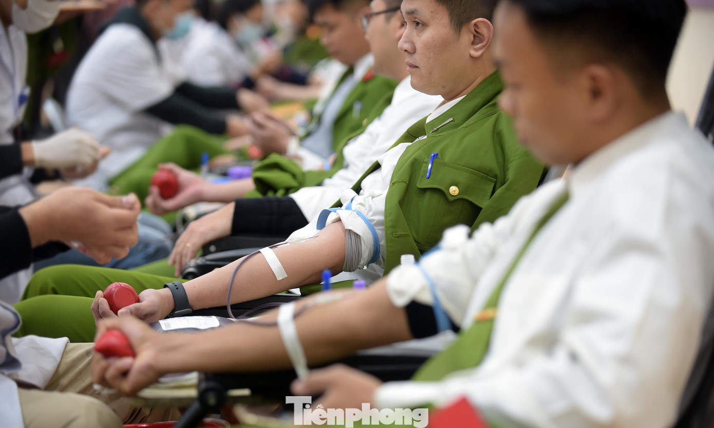 Chương trình hiến máu ngày 19/12 đã tiếp nhận được 888 đơn vị máu. Ảnh: Xuân Tùng Chương trình hiến máu ngày 19/12 đã tiếp nhận được 888 đơn vị máu. Ảnh: Xuân Tùng