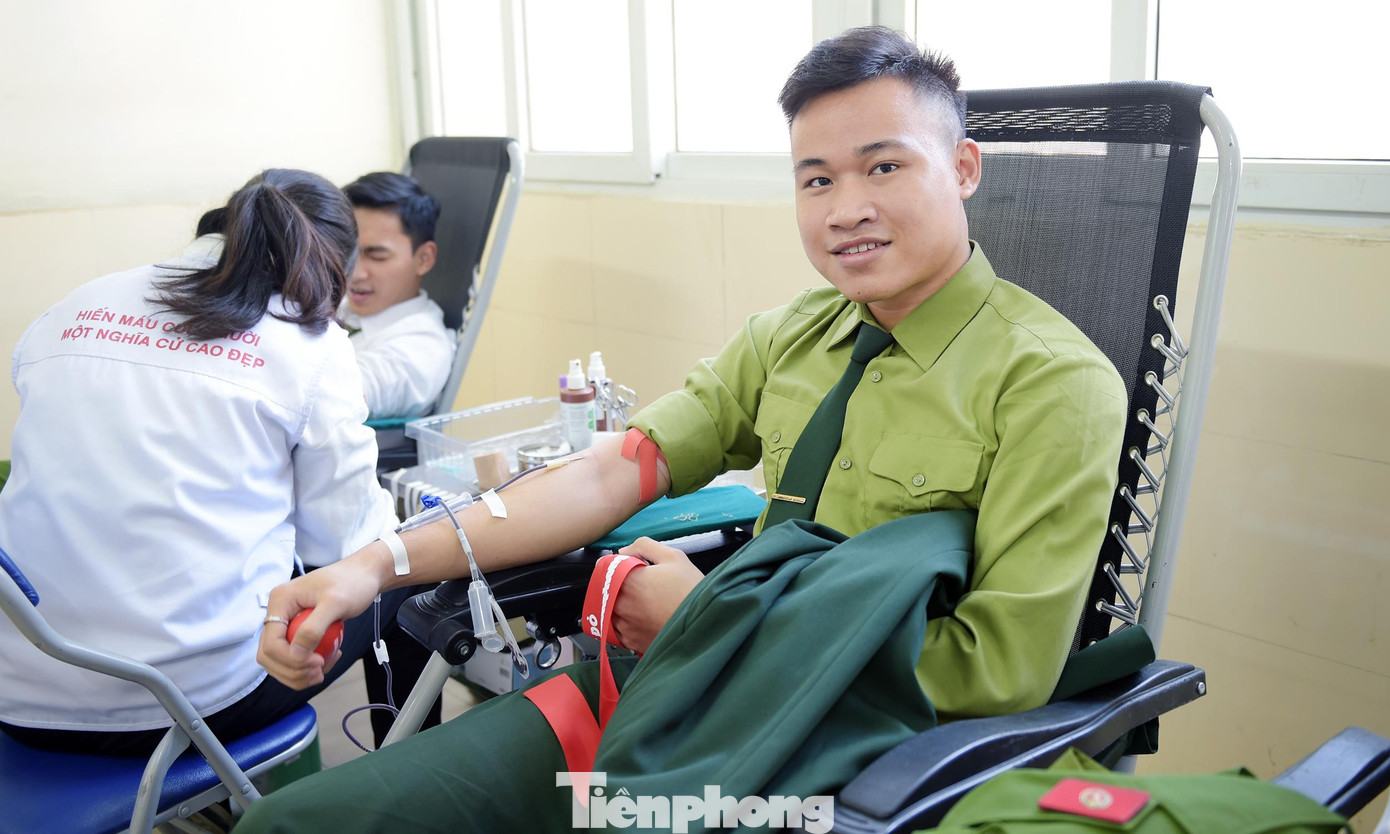 Học viên Lâm Mạnh Hùng tham gia hiến máu. Ảnh: Xuân Tùng Học viên Lâm Mạnh Hùng tham gia hiến máu. Ảnh: Xuân Tùng