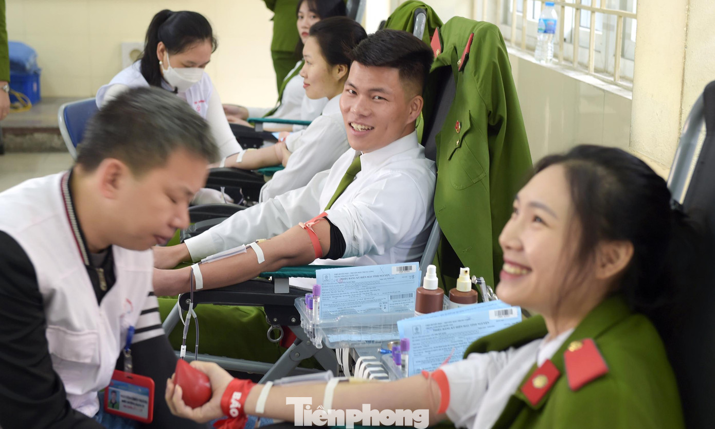 Lãnh đạo Học viện động viên cán bộ, học viên tham gia chương trình. Ảnh: Xuân Tùng Lãnh đạo Học viện động viên cán bộ, học viên tham gia chương trình. Ảnh: Xuân Tùng