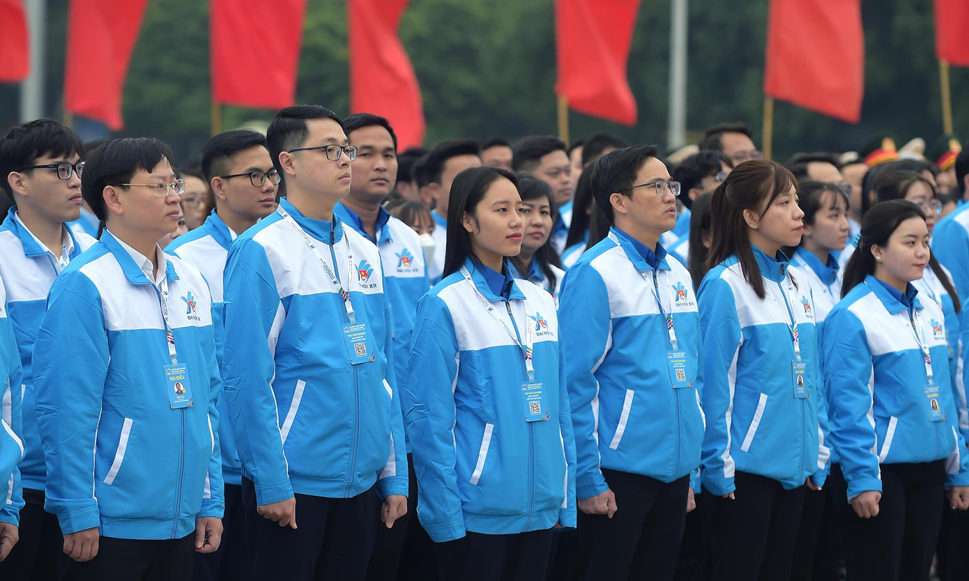 Các đại biểu chính thức dự Đại hội tham dự lễ báo công. Ảnh: Xuân Tùng Các đại biểu chính thức dự Đại hội tham dự lễ báo công. Ảnh: Xuân Tùng