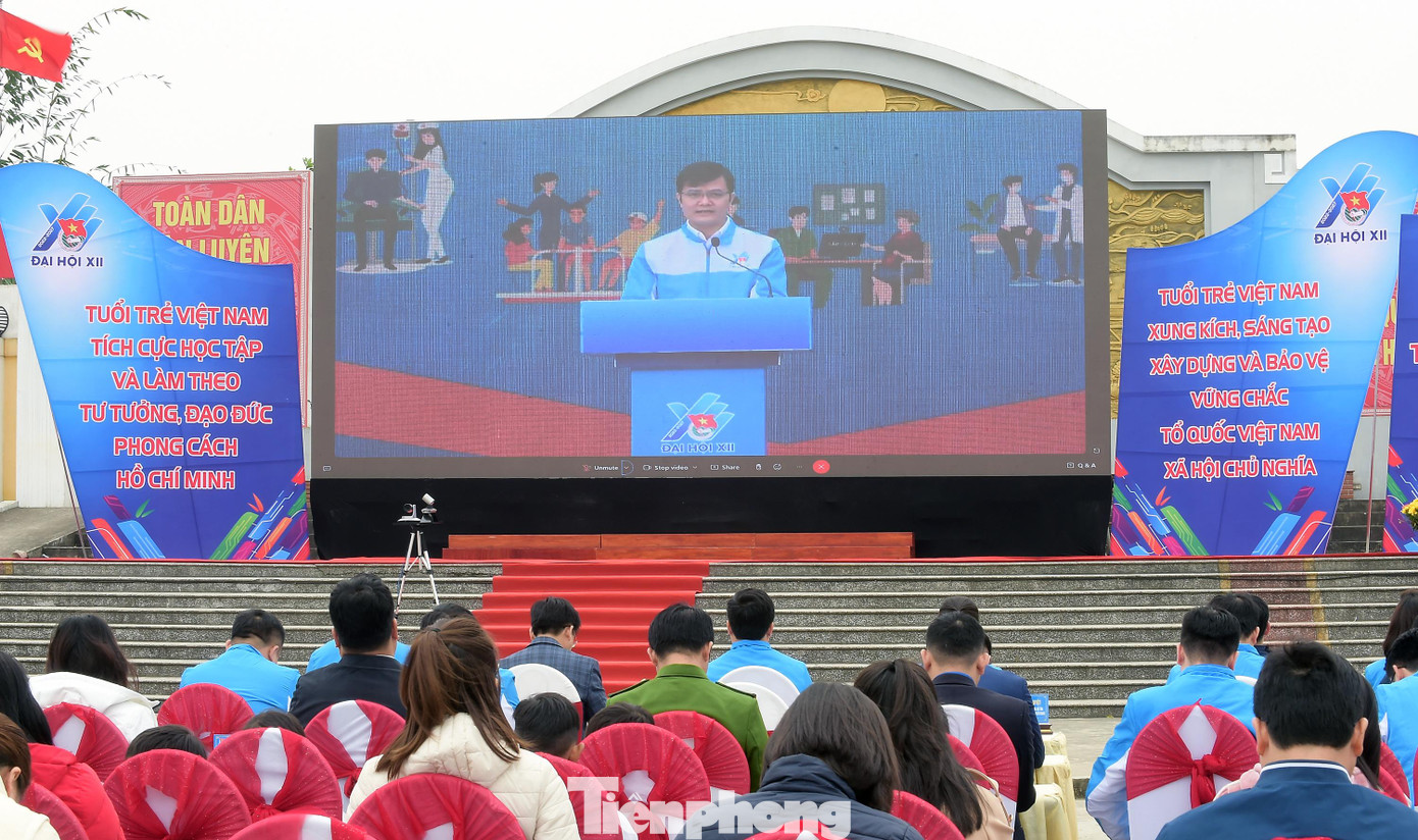 Điểm cầu Tuyên Quang theo dõi phát biểu phát động của Bí thư thứ nhất T.Ư Đoàn Bùi Quang Huy. Ảnh: Xuân Tùng