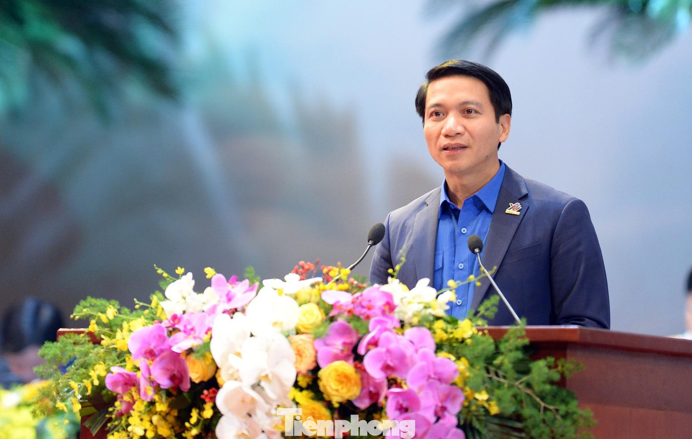 Anh Nguyễn Ngọc Lương trình bày đề án Ban Chấp hành T.Ư Đoàn khóa XII. Ảnh: Dương Triều Anh Nguyễn Ngọc Lương trình bày đề án Ban Chấp hành T.Ư Đoàn khóa XII. Ảnh: Dương Triều