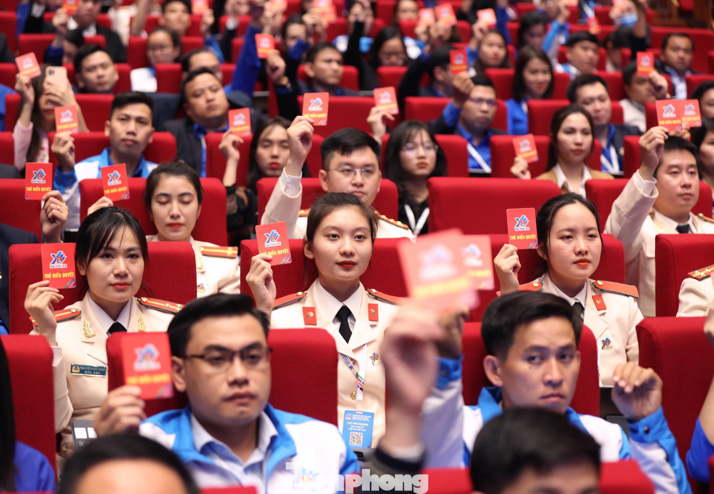 Các đại biểu biểu quyết tại Đại hội. Ảnh: Như Ý Các đại biểu biểu quyết tại Đại hội. Ảnh: Như Ý