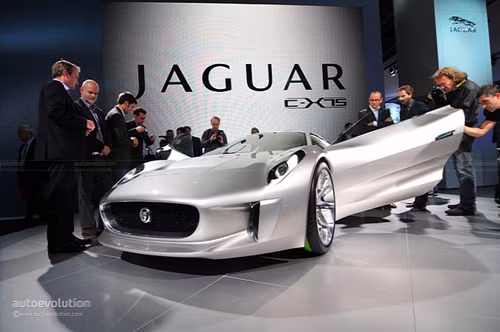 Jaguar C-X75 ra mắt tại triểm lãm ô tô Paris 2010. Ảnh Autoevolution