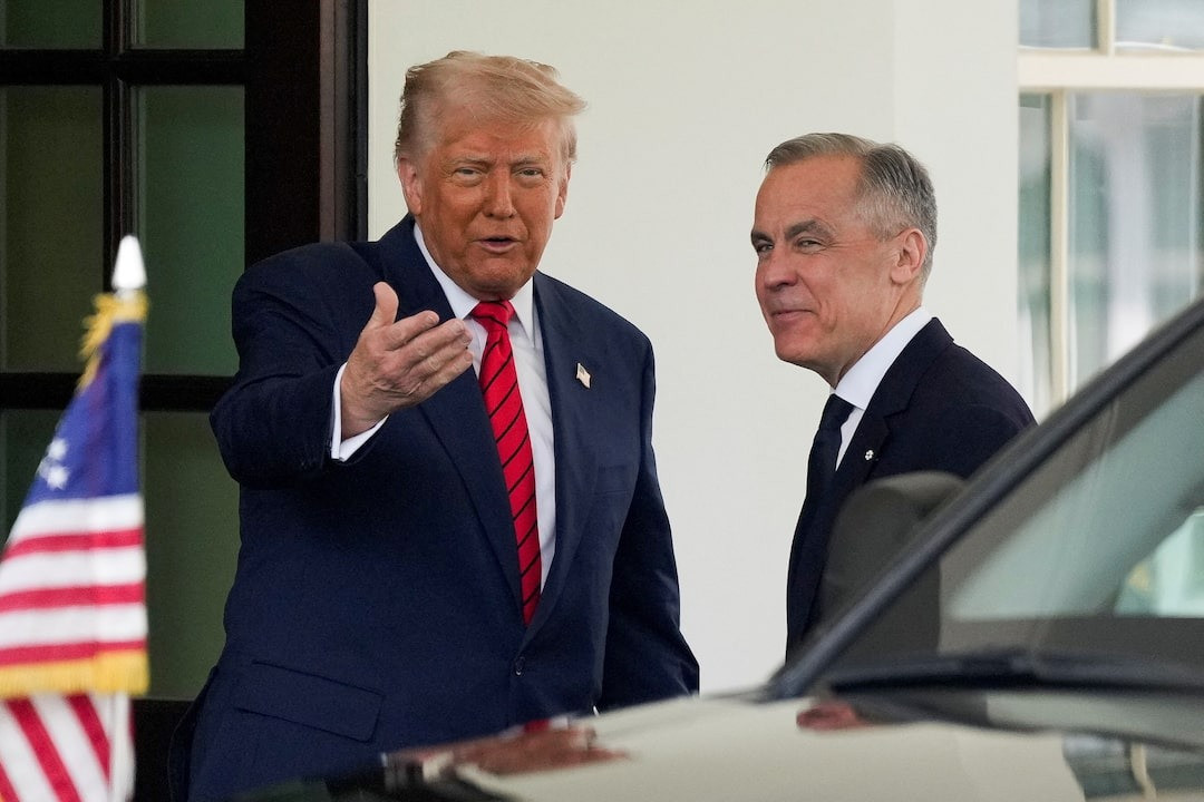 Ông Trump đón ông Carney tại Nhà Trắng. (Ảnh: Reuters) Ông Trump đón ông Carney tại Nhà Trắng. (Ảnh: Reuters)