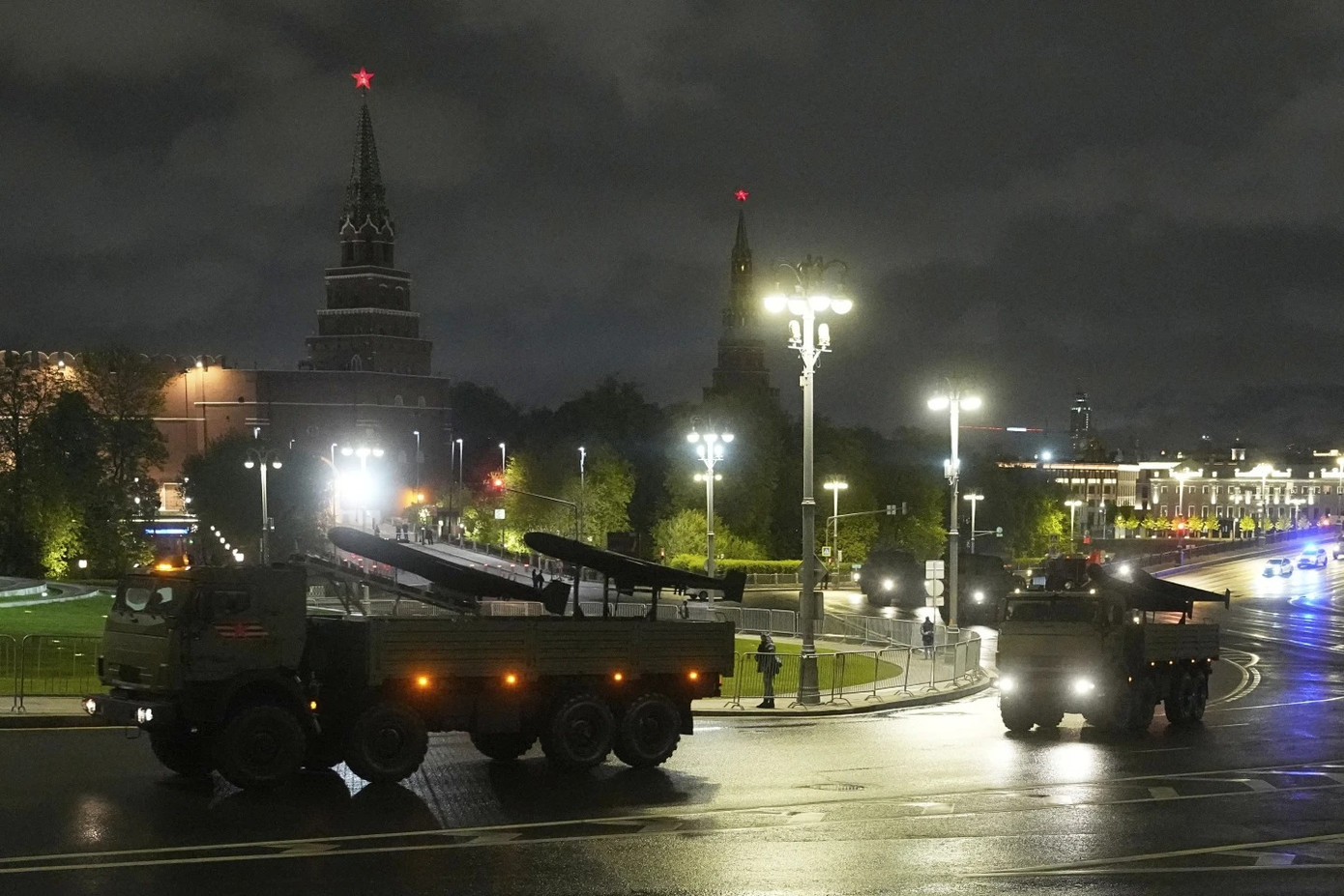 Máy bay không người lái Geran-2 được chở trên xe tải. (Ảnh: AP)