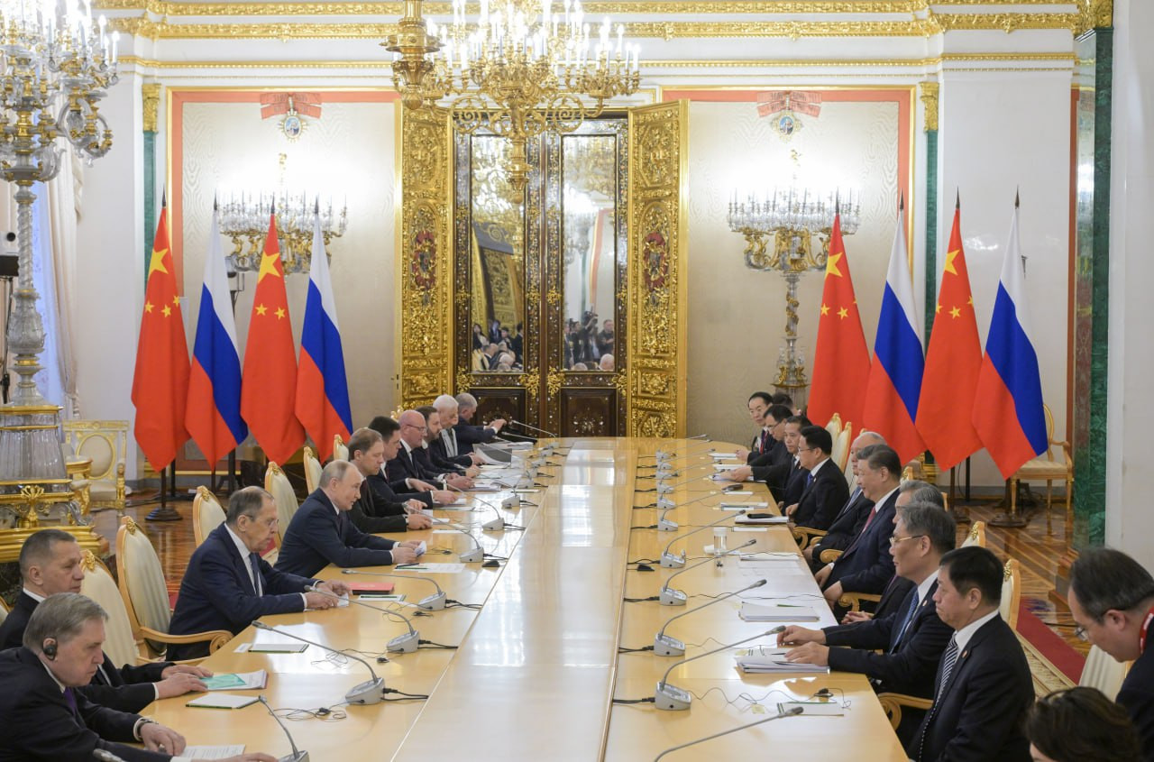 Các quan chức Nga và Trung Quốc hội đàm. (Ảnh: Điện Kremlin)