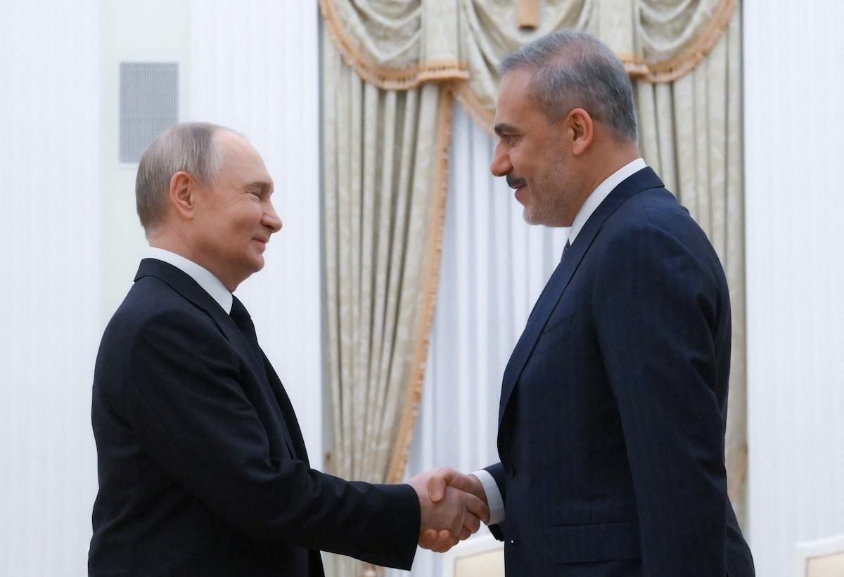 Tổng thống Nga Putin gặp Ngoại trưởng Thổ Nhĩ Kỳ Fidan. (Ảnh: Reuters) Tổng thống Nga Putin gặp Ngoại trưởng Thổ Nhĩ Kỳ Fidan. (Ảnh: Reuters)