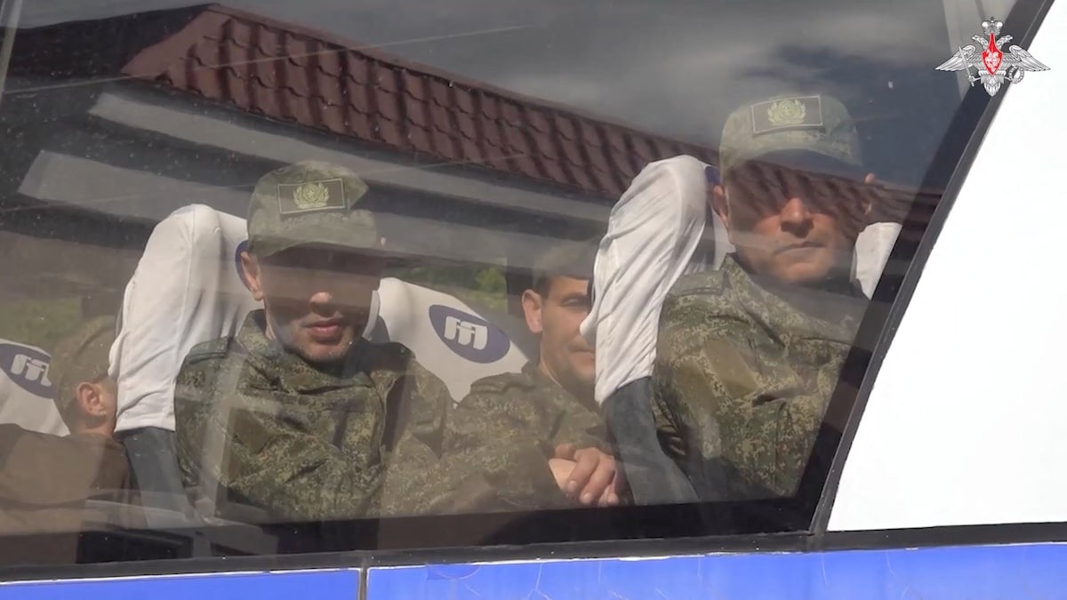 Các tù nhân Nga được trả tự do. (Ảnh: Bộ Quốc phòng Nga) Các tù nhân Nga được trả tự do. (Ảnh: Bộ Quốc phòng Nga)