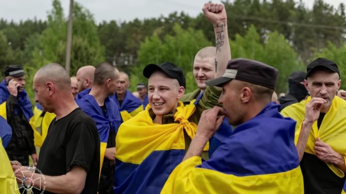 Các tù nhân Ukraine được trả tự do. (Ảnh: Pravda) Các tù nhân Ukraine được trả tự do. (Ảnh: Pravda)