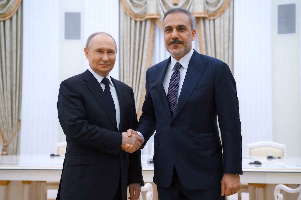 Tổng thống Nga Putin gặp Ngoại trưởng Thổ Nhĩ Kỳ Fidan. (Ảnh: Reuters) Tổng thống Nga Putin gặp Ngoại trưởng Thổ Nhĩ Kỳ Fidan. (Ảnh: Reuters)