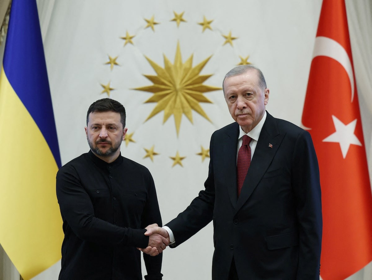 Tổng thống Ukraine Volodymyr Zelensky gặp Tổng thống Thổ Nhĩ Kỳ Recep Tayyip Erdogan. (Ảnh: Reuters)
