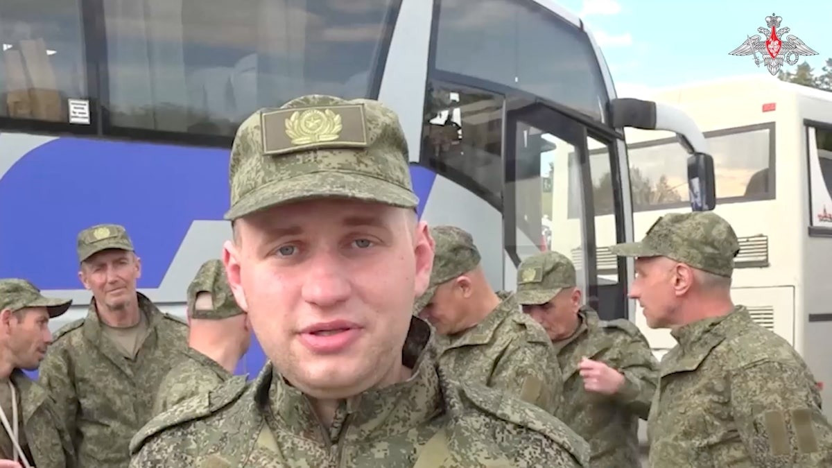 Các tù nhân Nga được trả tự do. (Ảnh: Bộ Quốc phòng Nga) Các tù nhân Nga được trả tự do. (Ảnh: Bộ Quốc phòng Nga)