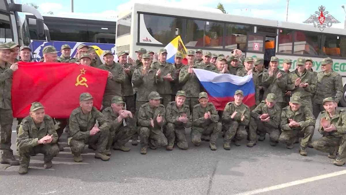 Các tù nhân Nga được trả tự do. (Ảnh: Bộ Quốc phòng Nga) Các tù nhân Nga được trả tự do. (Ảnh: Bộ Quốc phòng Nga)