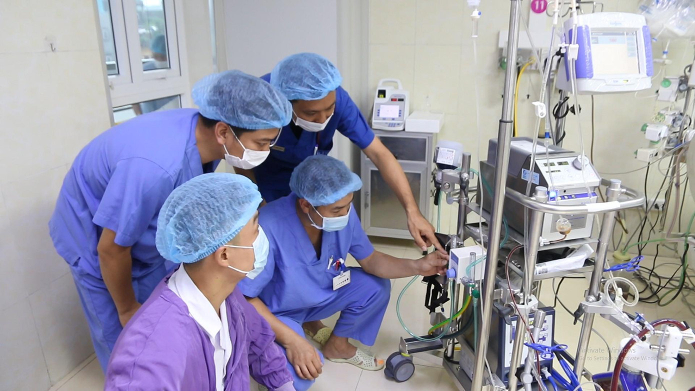 Hệ thống ECMO tại Bệnh viện E Trung ương. Ảnh: BS cung cấp