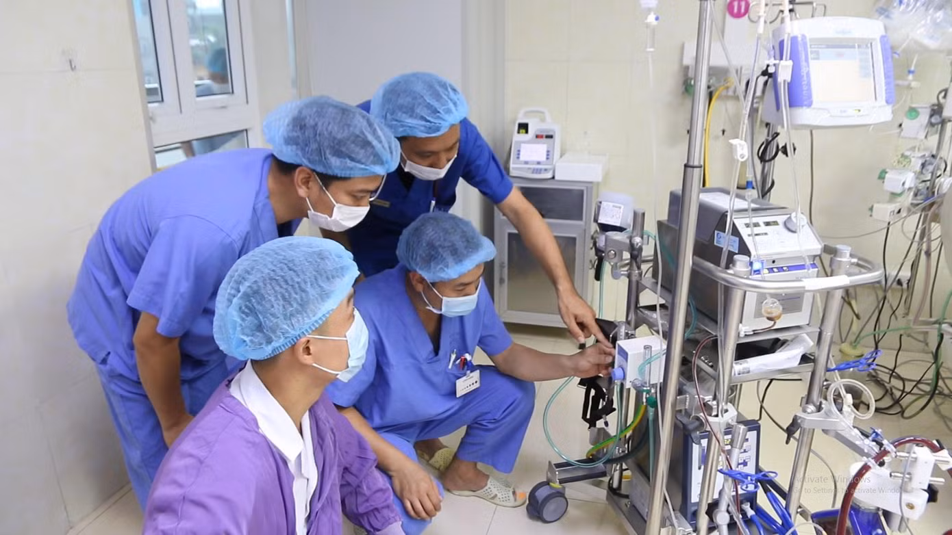 Hệ thống ECMO tại Bệnh viện E Trung ương. Ảnh: BS cung cấp