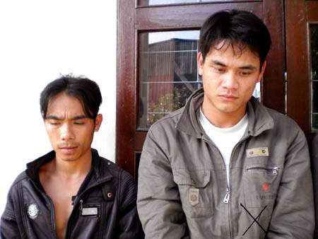 Võ Minh Thoại (phải) và đồng bọn.