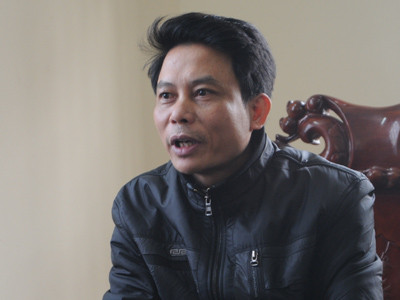 Ông Nguyễn Hữu Hưởng – Chủ tịch xã Đông Cường - trao đổi với phóng viên. Ảnh: Tuấn Nguyễn