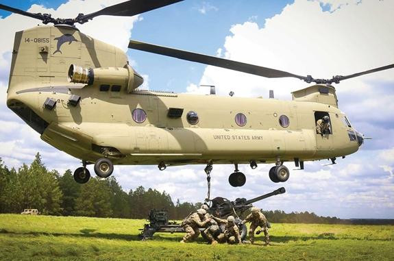 Trực thăng vận tải Boeing Chinook CH-47F Block II. Ảnh: Defense Blog.