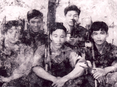 Các chiến sĩ đặc công ém quân tại vùng đồng bưng, trước ngày xuất kích đánh chiếm cầu Rạch Chiếc