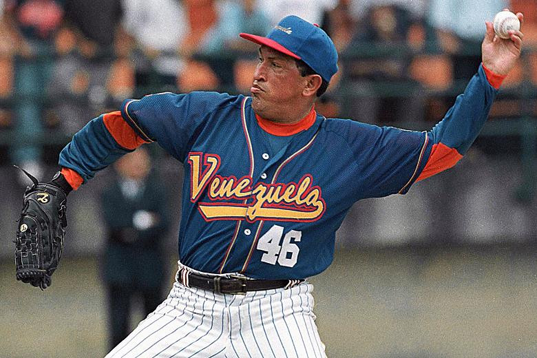 Tổng thống Hugo Chavez chơi bóng ném năm 1999