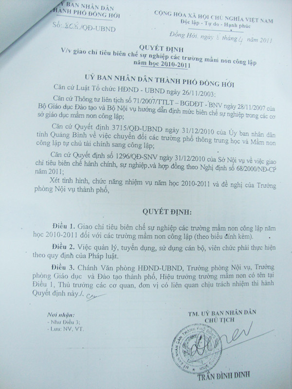 Một trong các quyết định liên quan của ông Dinh để các trường nhận lương khống