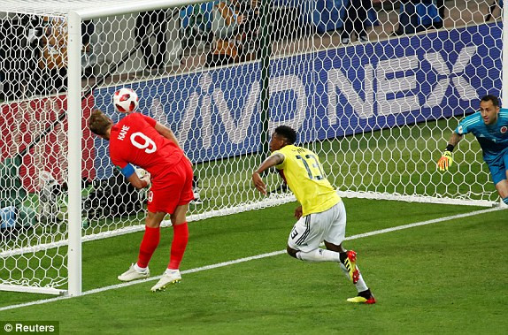 Thắng màn 'đấu súng' siêu kịch tính, Anh vào tứ kết gặp Thụy Điển ảnh 18