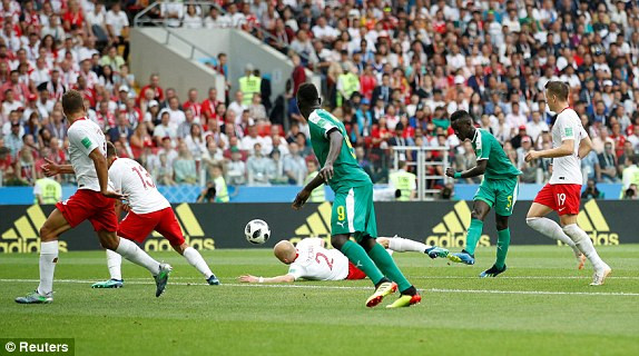 Hàng thủ chơi tệ, Ba Lan thua đau Senegal trận ra quân World Cup ảnh 12