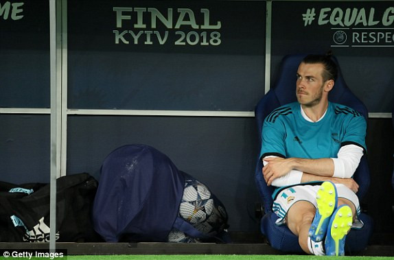 Thủ môn Liverpool đã 'dâng' cúp cho Real như thế nào? ảnh 14