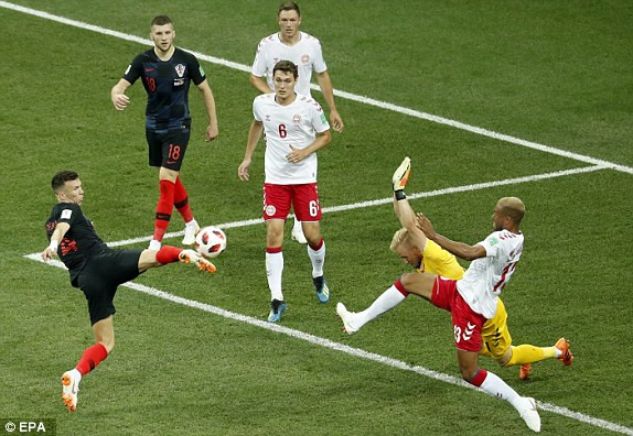 Croatia vào tứ kết sau trận thắng 'vỡ tim' trên chấm 11m ảnh 16
