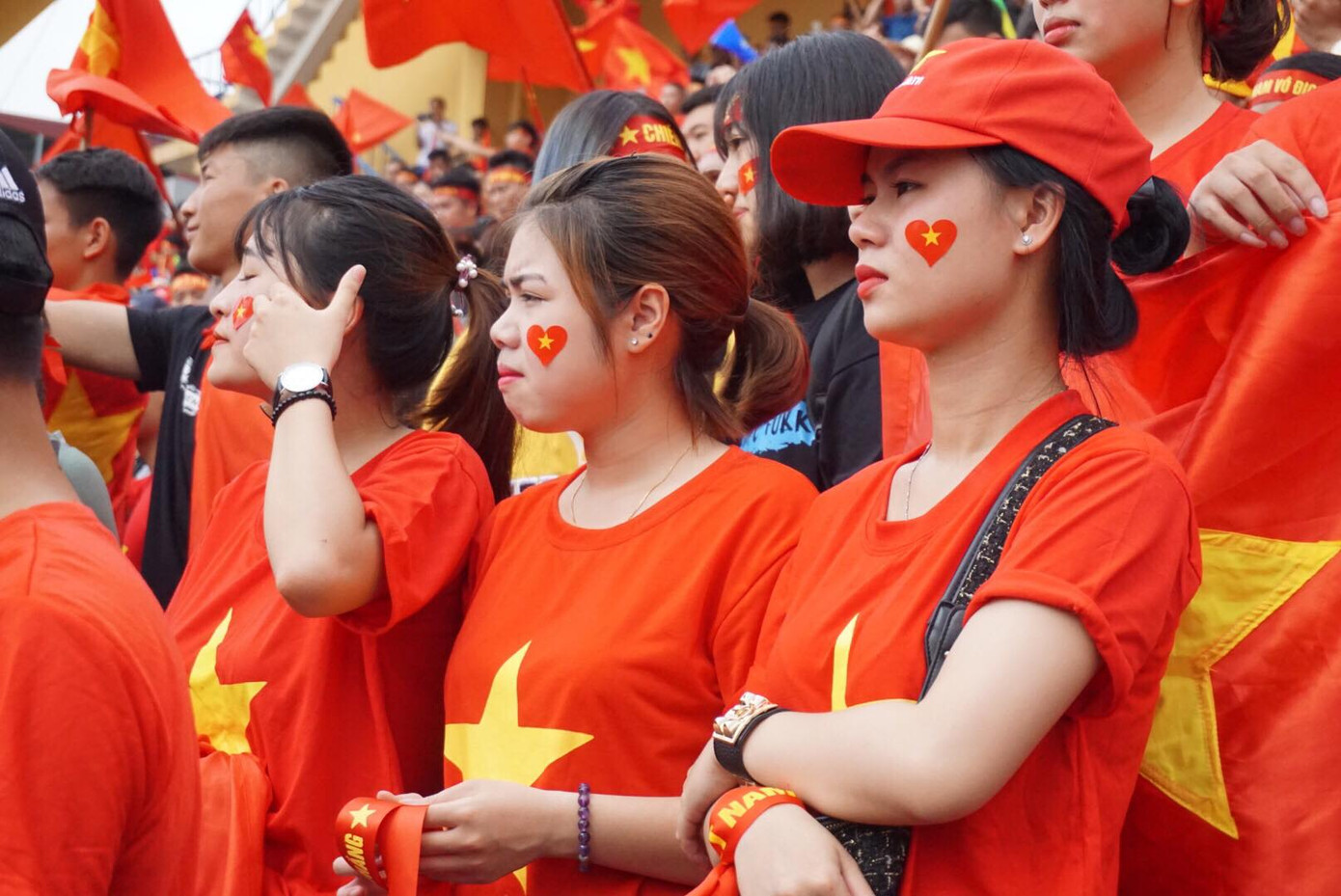 Cổ động viên tiếc nuối khi Việt Nam thua ở loạt penalty ảnh 25