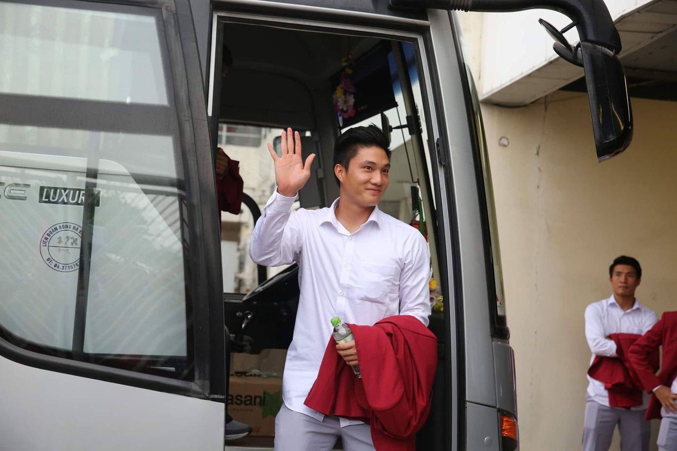 Olympic Việt Nam đã về tới sân bay Nội Bài ảnh 4