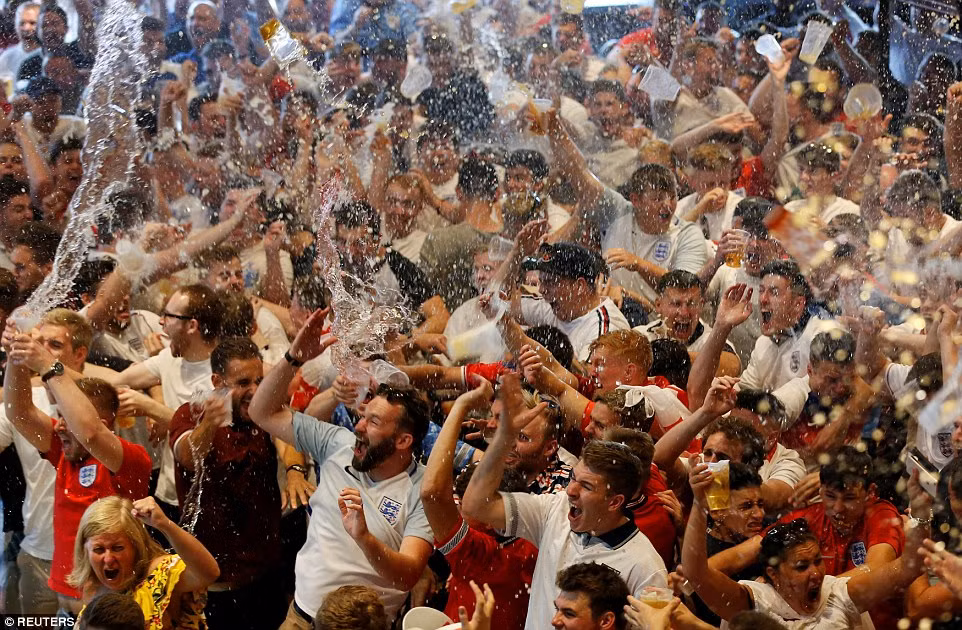 Tiễn Thụy Điển về nước, Anh vào bán kết World Cup sau 28 năm ảnh 30