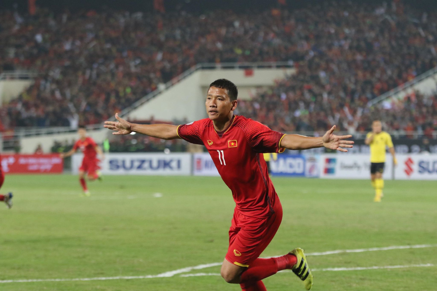 Cổ động viên vỡ òa sau bàn mở tỷ số của Anh Đức ảnh 4