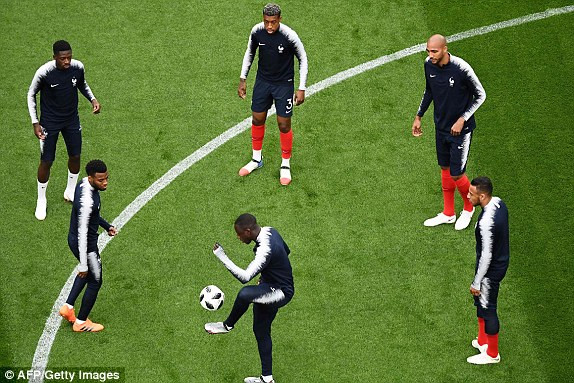 Pháp vào vòng 1/8 World Cup nhờ bàn thắng lịch sử của Mbappe ảnh 19